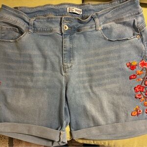 Sandpiper Light Blue Embroidered Women Plus Size Shorts 20 W Stretch